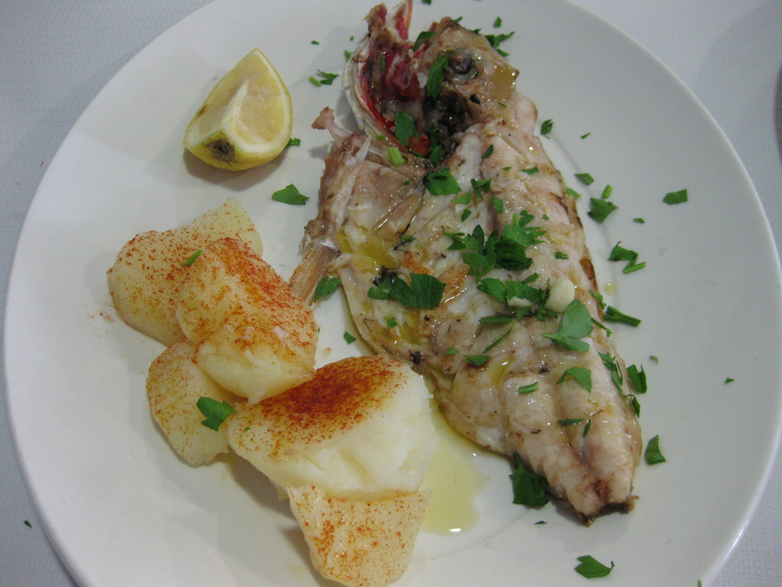 pescado-plancha-para-restaurante-katena-en-motril Foto Pescado a la Plancha para Apartado de Carta para Restaurante Katena en Motril (Granada)